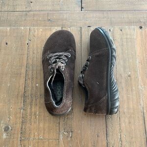 Bogs wall ball brown suede water resistant tie shoes